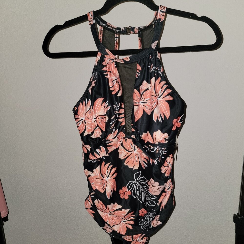 🎉 NWT MESH RUCHING TUMMY CONTROL SWIMSUIT